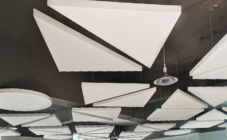 智慧教室有回聲用什么吸音材料？